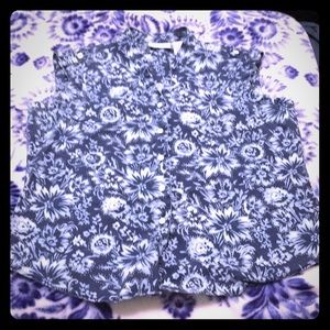 Sleeveless button up shirt